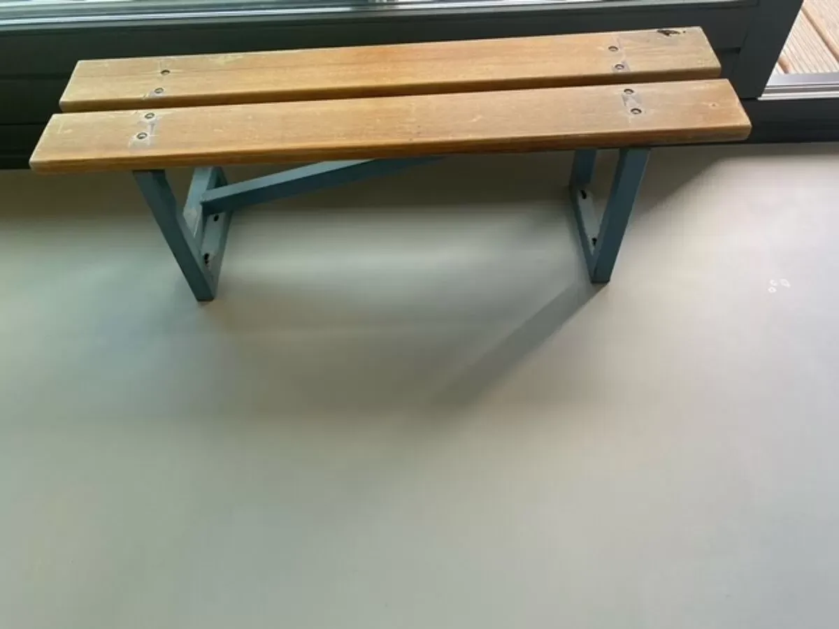 Illustration numéro 2 du produit Banc industriel en bois