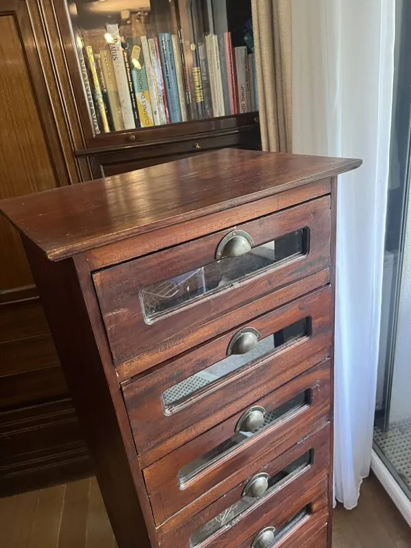 Illustration numéro 2 du produit Semainier en bois exotique – Style industriel vintage