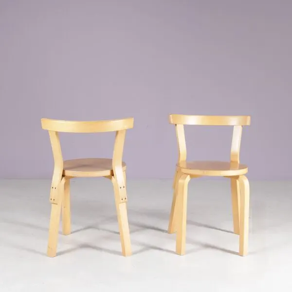 Illustration numéro 2 du produit Chaises en pin modèle 68 d'Alvar Aalto des années 1950, ensemble de 2.
