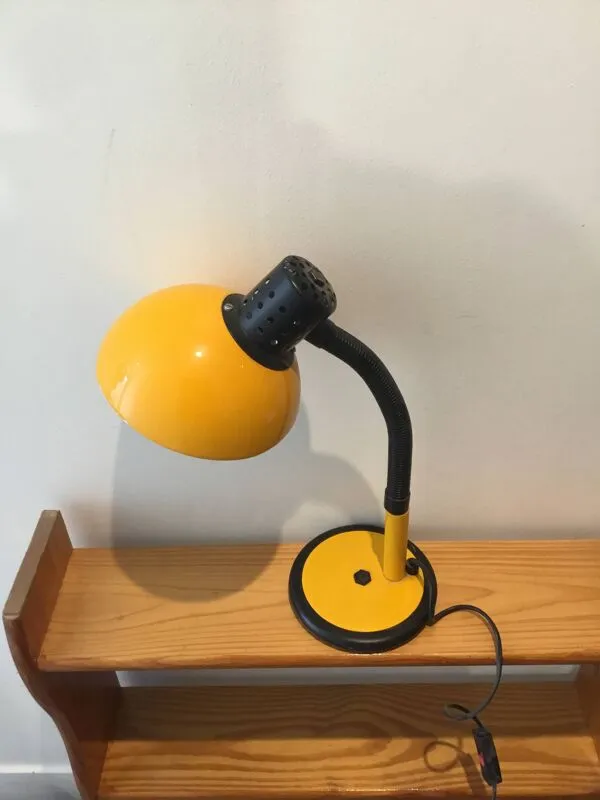 Illustration numéro 2 du produit Lampe jaune industrielle
