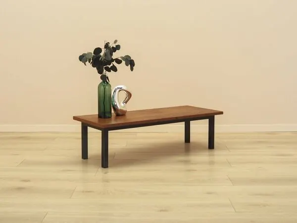 Illustration numéro 2 du produit Table basse en teck danois avec base en métal, années 1960