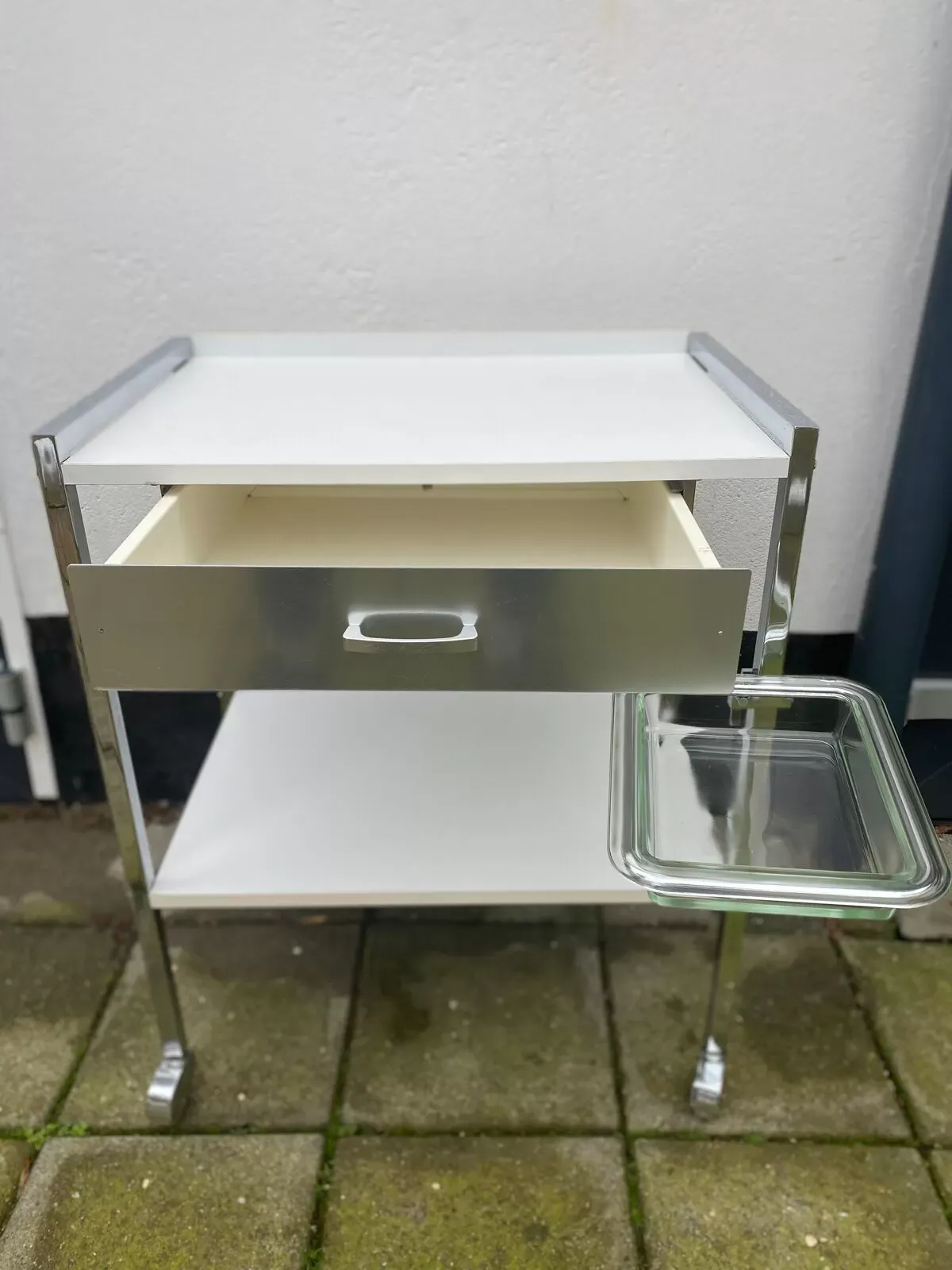 Illustration numéro 2 du produit Chariot industriel vintage