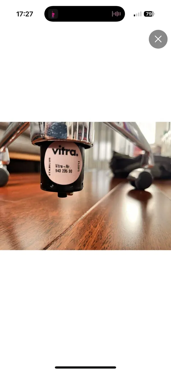 Illustration numéro 2 du produit Fauteuil Eames