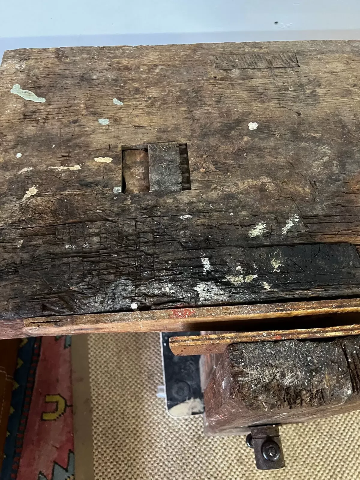 Illustration numéro 2 du produit Ancien établi en bois vintage