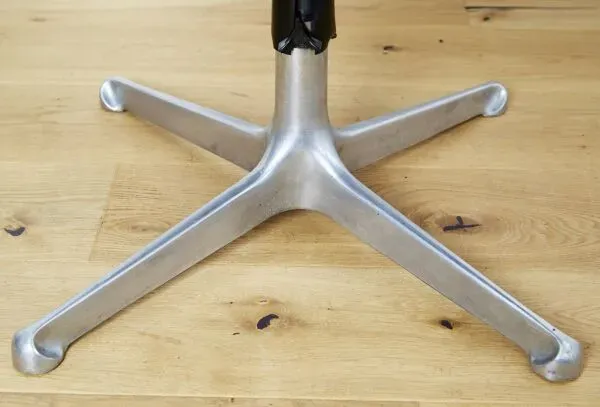 Illustration numéro 2 du produit Chaise pivotante Oswaldo Borsani P125 pour Tecno Milano