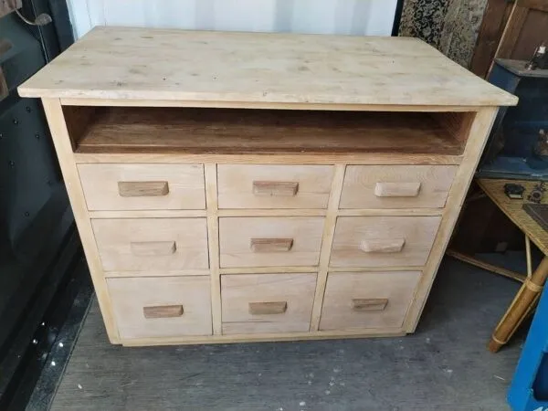 Illustration numéro 2 du produit Meuble de métier