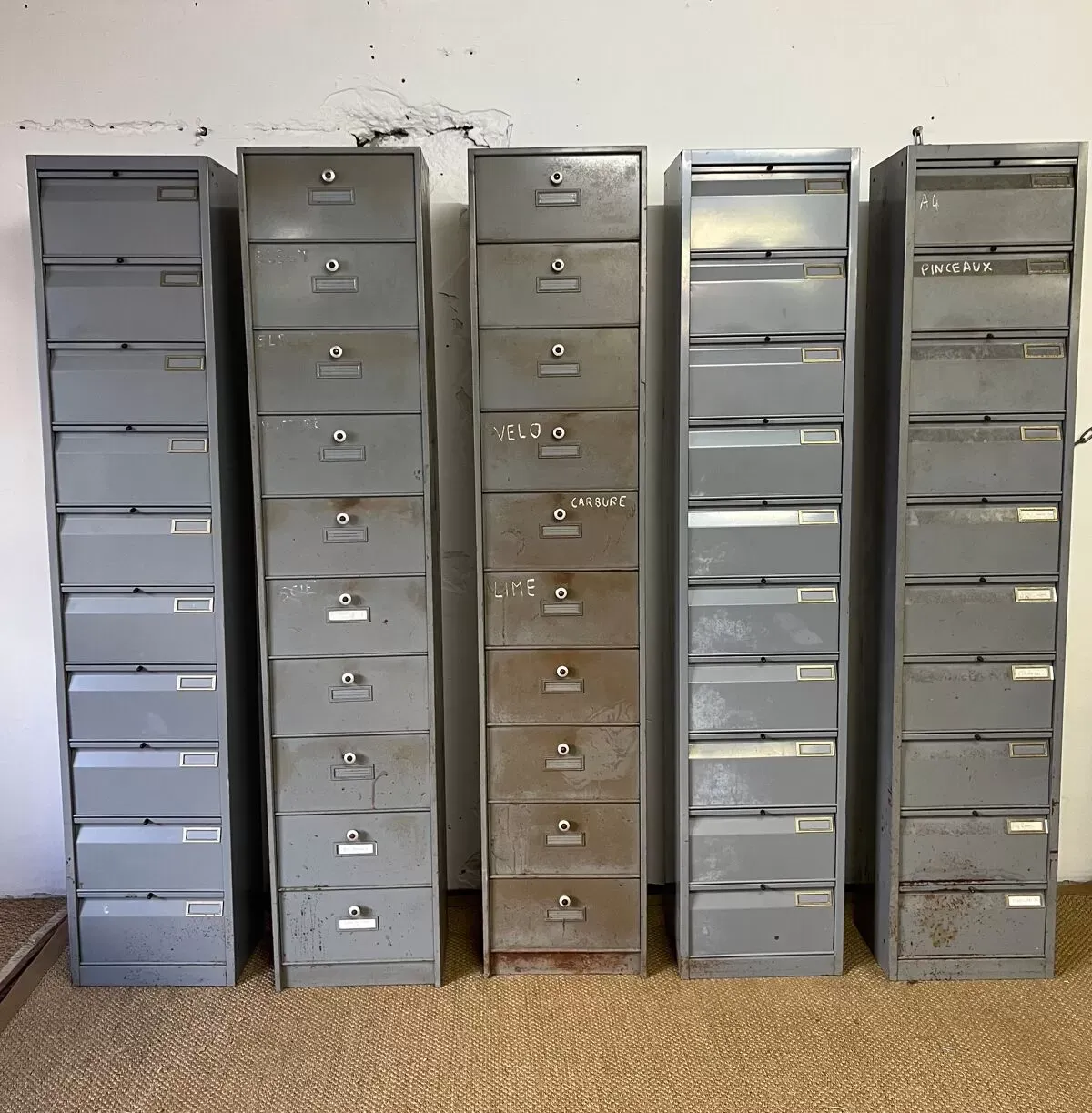 Illustration numéro 2 du produit Lot de 5 meubles métal à clapets industriel