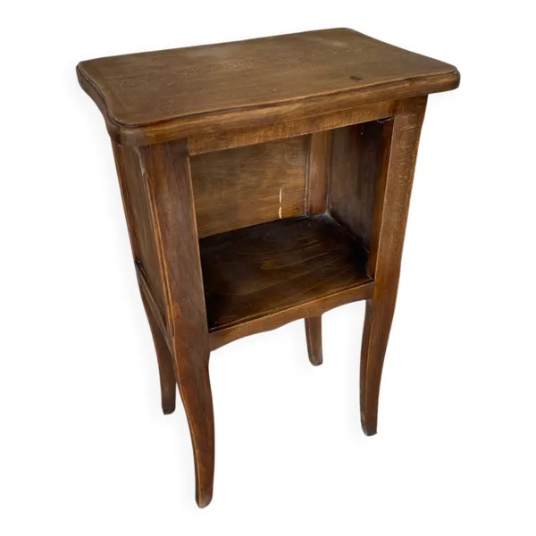 Illustration numéro 2 du produit Chevet, table de nuit ancienne style Louis XV en bois avec casier