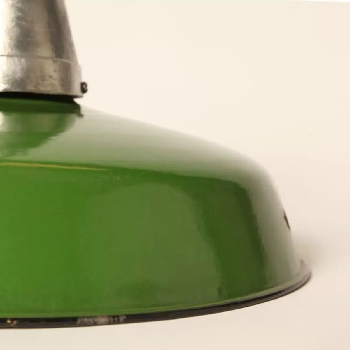 Illustration numéro 2 du produit Lampe industrielle verte