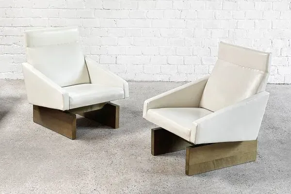 Illustration numéro 2 du produit Ensemble de canapés de salon moderniste français en cuir blanc, années 1950