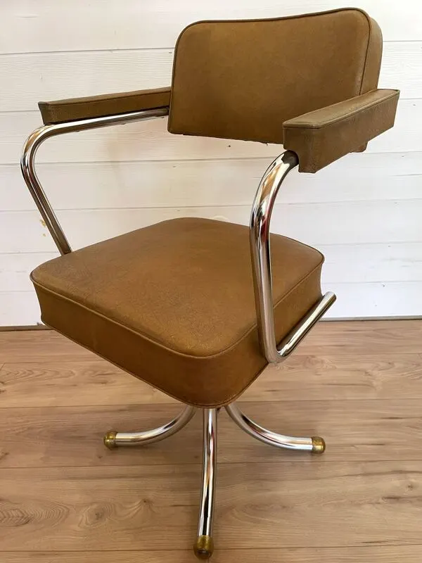 Illustration numéro 2 du produit Fauteuil de Bureau Pivotant Vintage 1970 – Style Space Age Chrome & Camel