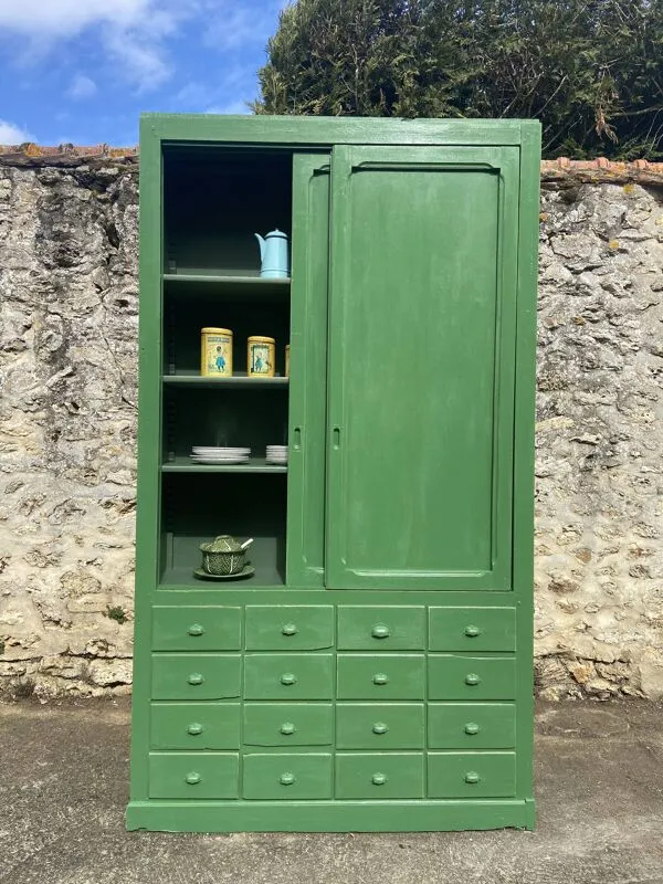 Illustration numéro 2 du produit Ancien meuble de quincaillerie