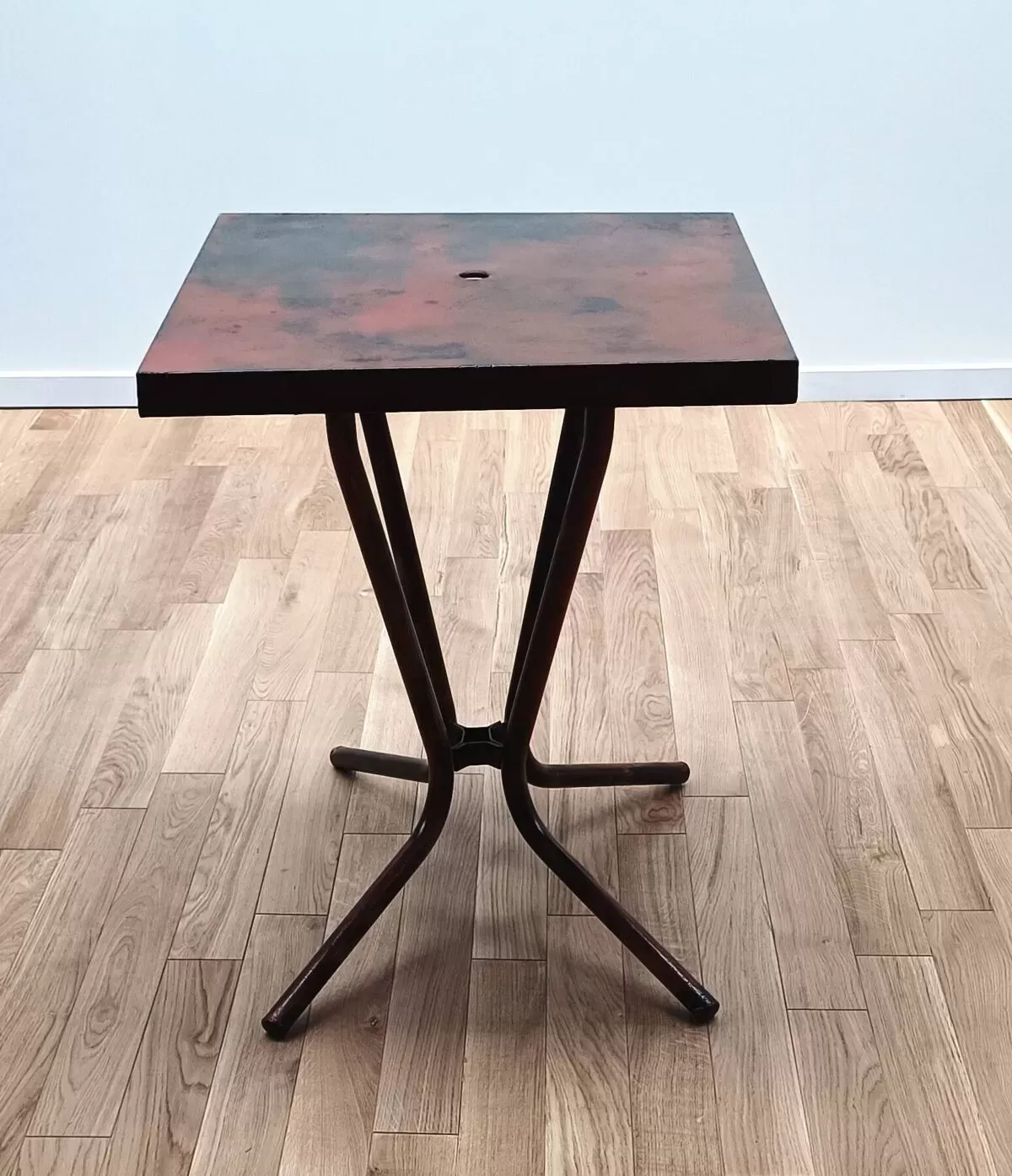 Illustration numéro 2 du produit Guéridon industriel