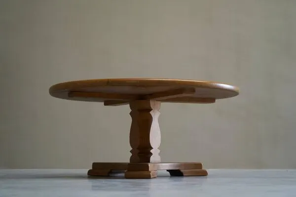 Illustration numéro 2 du produit Table basse 'Siegfried' Abraham Sprij chêne massif années 1960