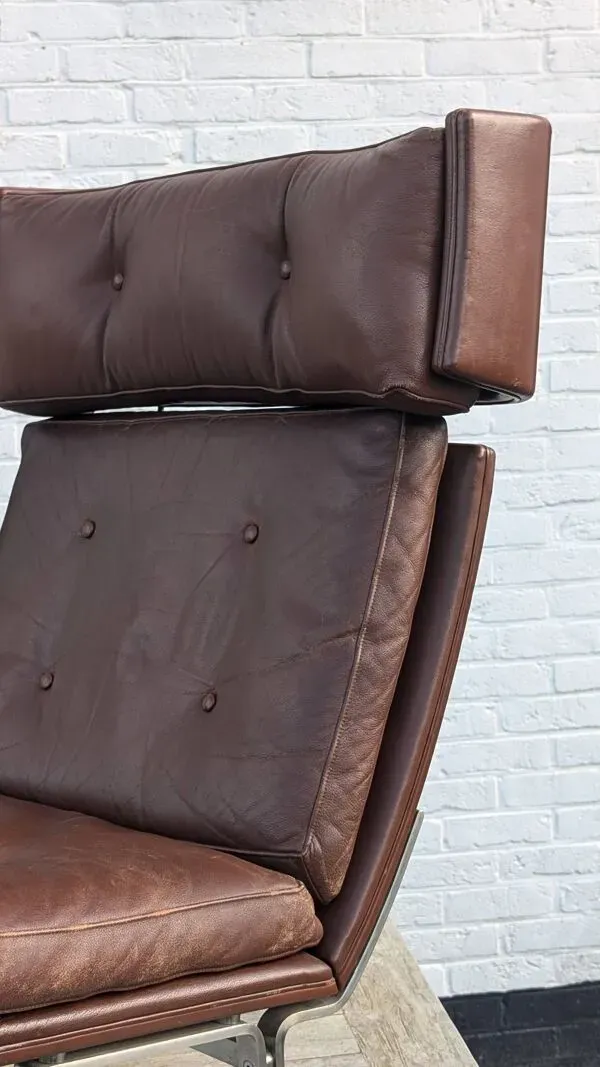 Illustration numéro 2 du produit Pièce unique - Fauteuil chrome & cuir danois attribué à Poul Nørreklit