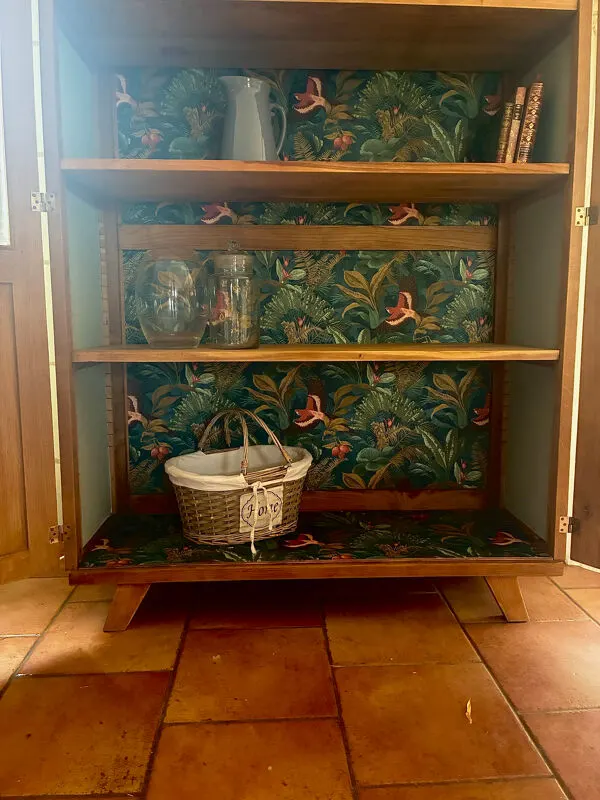 Illustration numéro 2 du produit Armoire/vitrine/vaisselier