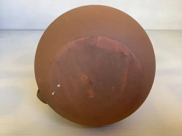 Illustration numéro 2 du produit Vase terracotta signé