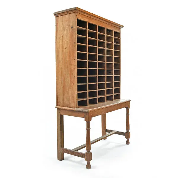 Illustration numéro 2 du produit Meuble d’artisan à 55 casiers