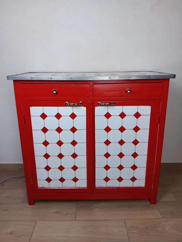 Illustration numéro 2 du produit Meuble de métier , buffet parisien en tôle émaillé rouge et blanc