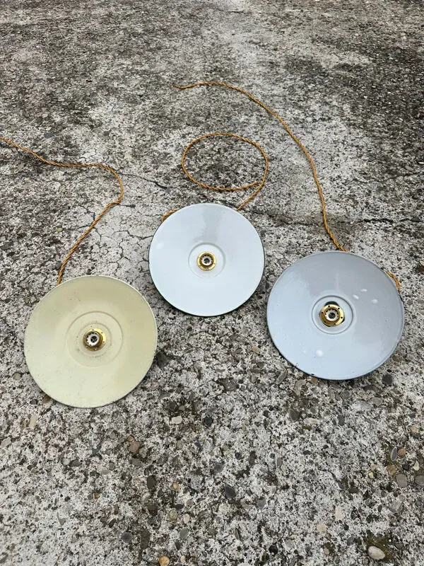 Illustration numéro 2 du produit Lot 3 suspension abat jour tôle émaillée vintage ferme indus rétro