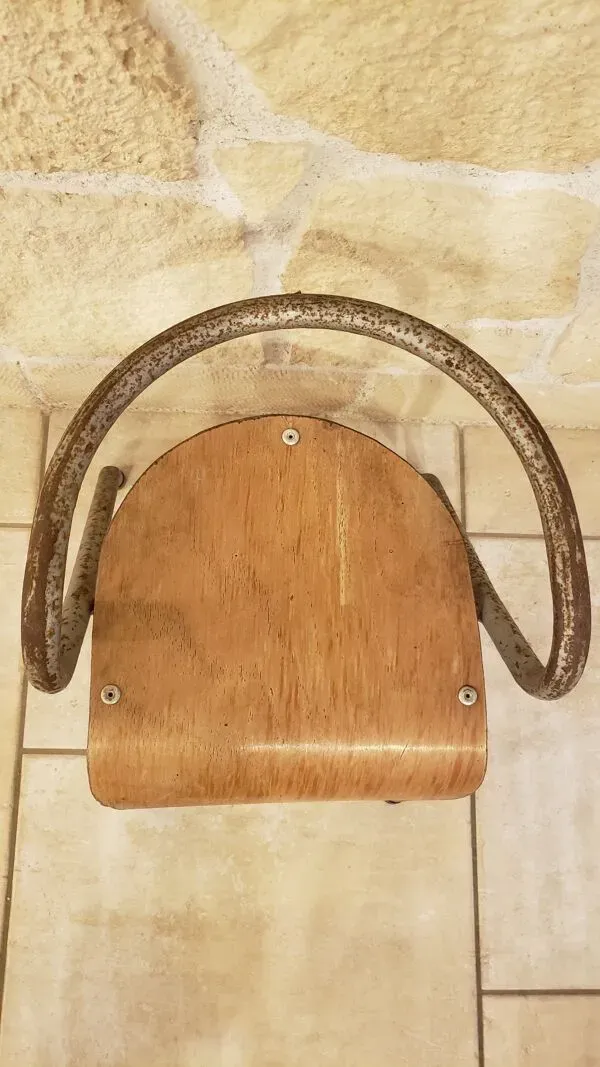 Illustration numéro 2 du produit Chaise d'école années 50