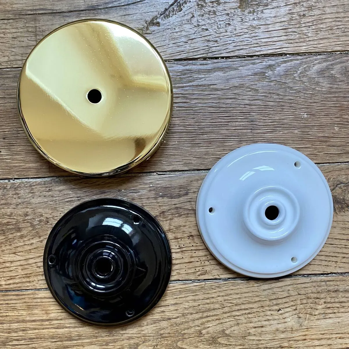 Illustration numéro 2 du produit Applique abat-jour vintage en tôle émaillée verte et blanche