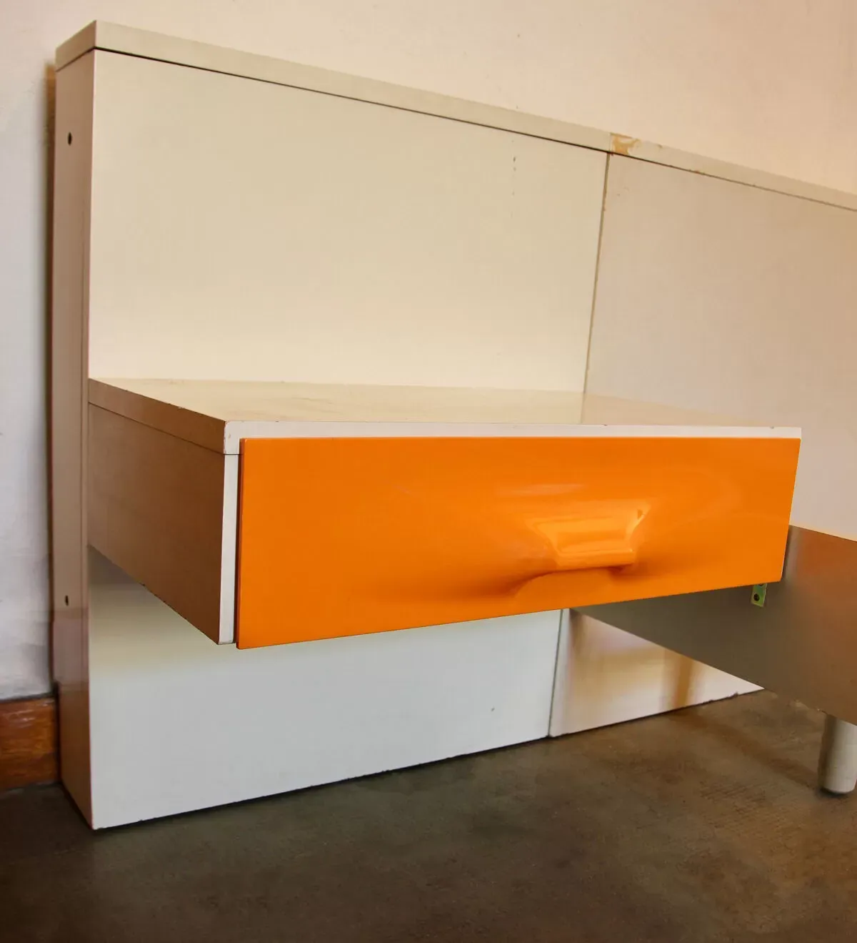 Illustration numéro 2 du produit Lit DF 2000 par Raymond Loewy