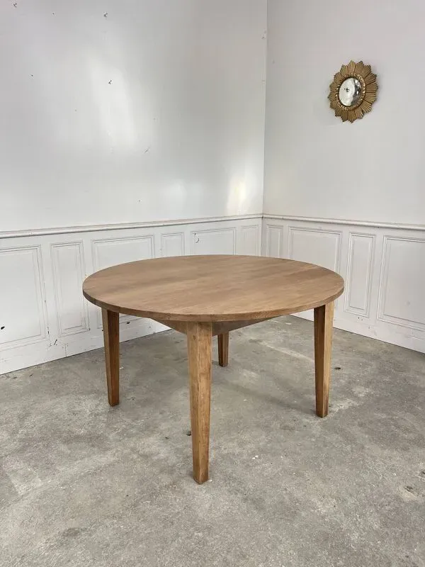 Illustration numéro 2 du produit Table ronde en frêne sixties