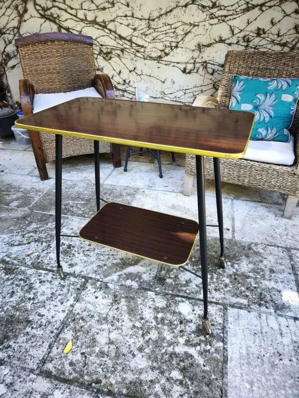 Illustration numéro 2 du produit Rare table d'appoint vintage 60's / 70's - Design industriel rétro