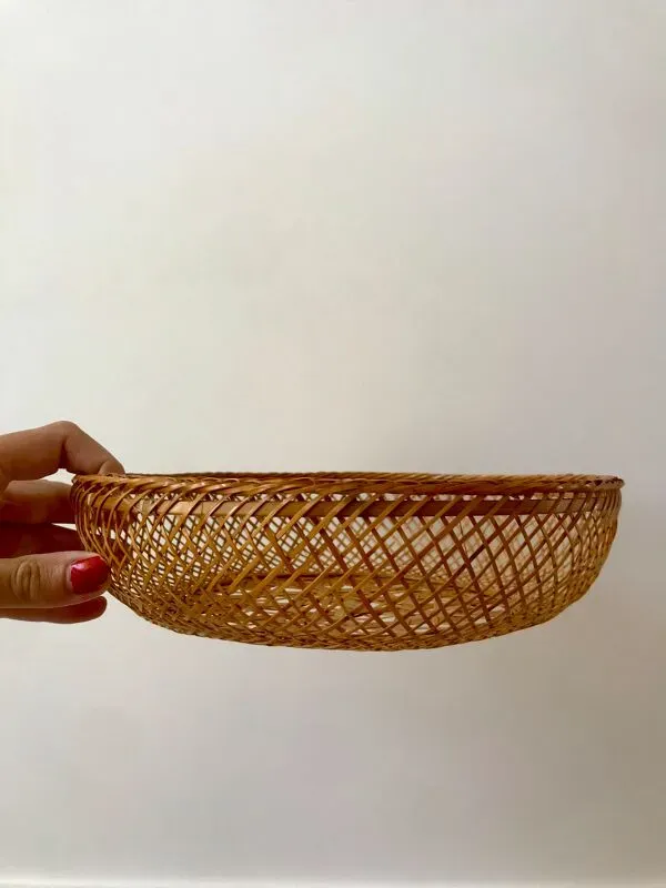 Illustration numéro 2 du produit Trio de corbeilles gigognes en osier tissé années 70