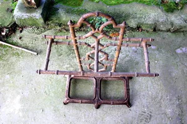 Illustration numéro 2 du produit Porte parapluie en fonte vintage année 50