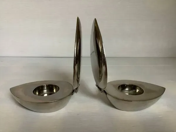 Illustration numéro 2 du produit Paire de bougeoirs style Magnus Löfgren scandinave