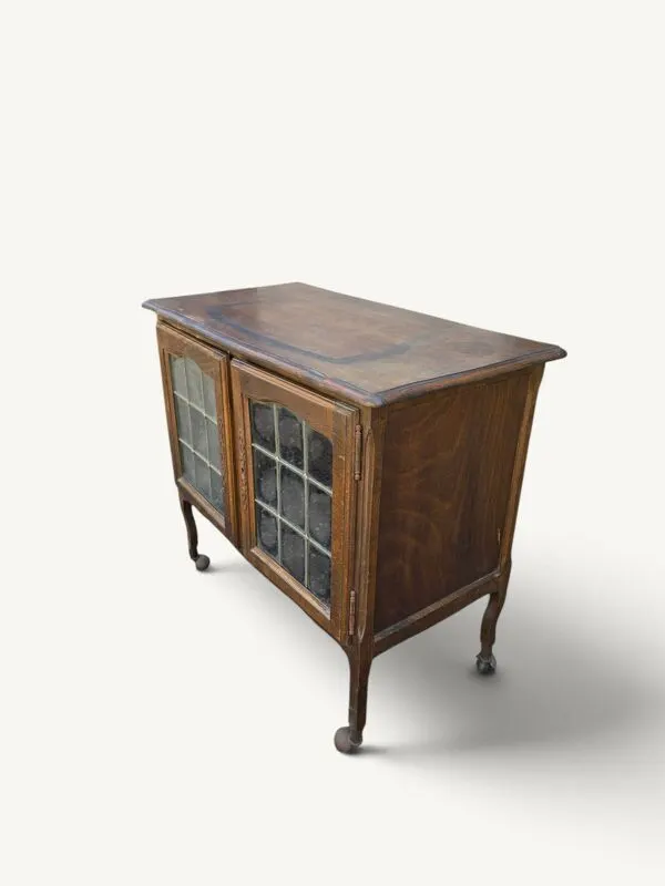 Illustration numéro 2 du produit Buffet vitré Art nouveau en chêne et verre plombé