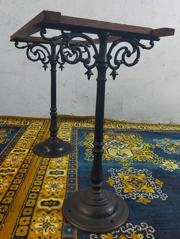 Illustration numéro 2 du produit Table de bistrot début XXème piètement en fonte et plateau Terrazzo