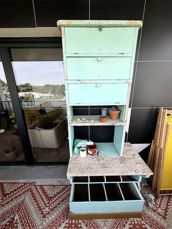 Illustration numéro 2 du produit Meuble de métier artisan/fleuriste