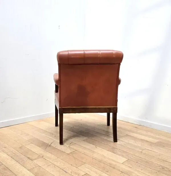 Illustration numéro 2 du produit Fauteuil club vintage