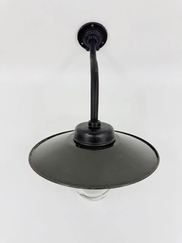 Illustration numéro 2 du produit Lampe de cour