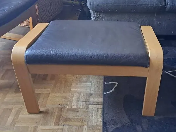 Illustration numéro 2 du produit Pouf repose pied ikea cuir 2000's france style scandinave modèle knisa colo