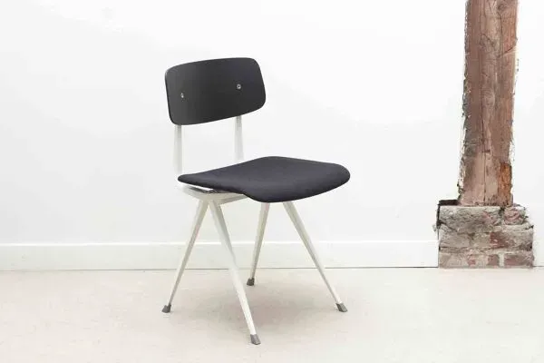 Illustration numéro 2 du produit Chaise  Friso Kramer ''Result'' tapissée noir et blanche