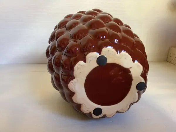 Illustration numéro 2 du produit Vase framboise céramique bordeaux marron