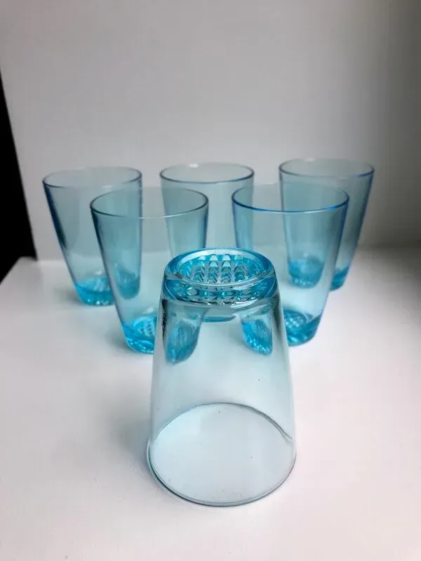 Illustration numéro 2 du produit Lot de 6 verres à eau made in france en verre bleu années 70