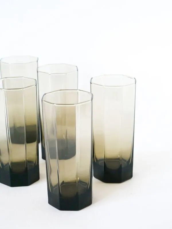 Illustration numéro 2 du produit Ensemble de 6 verres octogonaux Long Drink, Verre fumés, Design, 1970 - 15