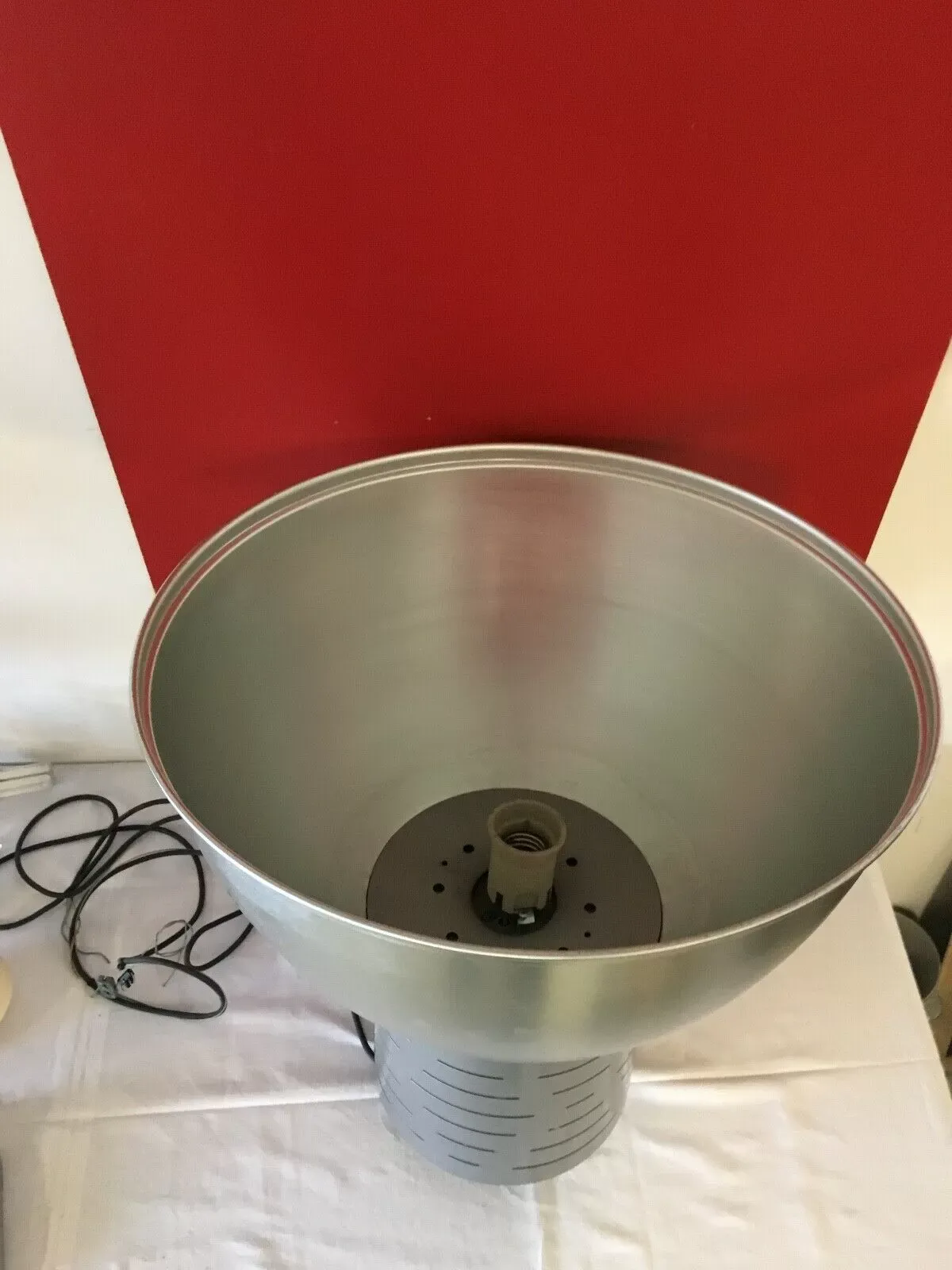 Illustration numéro 2 du produit Suspension métal aluminium atelier usine