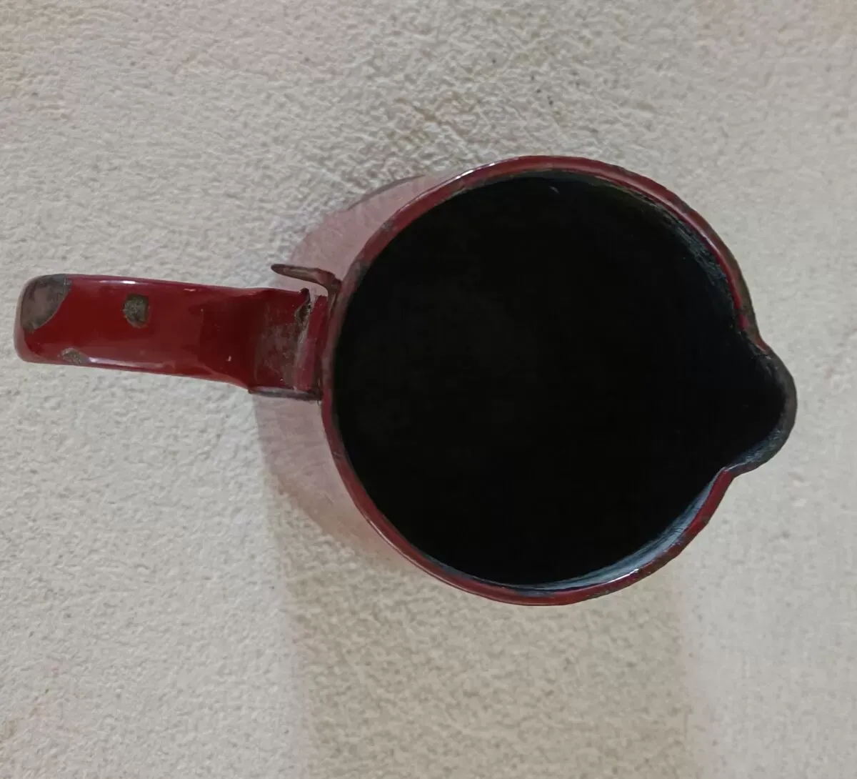 Illustration numéro 2 du produit Pot à lait en tôle émaillée