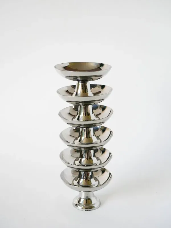 Illustration numéro 2 du produit Ensemble de 6 coupes en inox pieds haut et large, Design, 1970