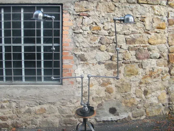 Illustration numéro 2 du produit Lampe Jielde 2x4 bras