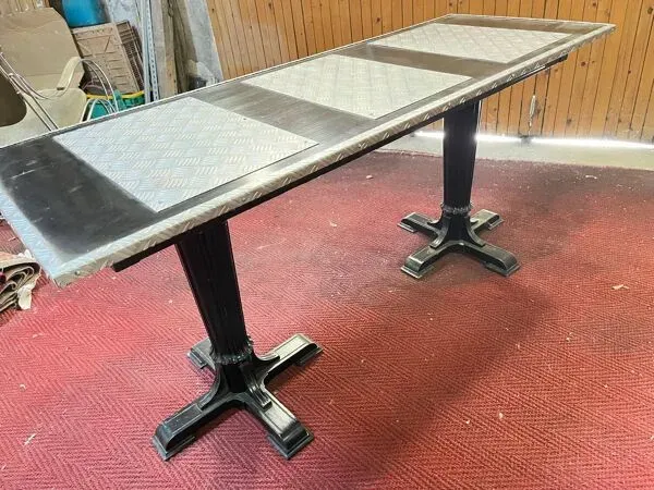 Illustration numéro 2 du produit Table bistrot