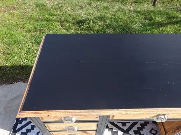 Illustration numéro 2 du produit Grand bureau en pin restauré