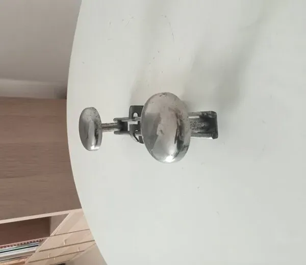 Illustration numéro 2 du produit Portemanteau mural vintage en métal chromé