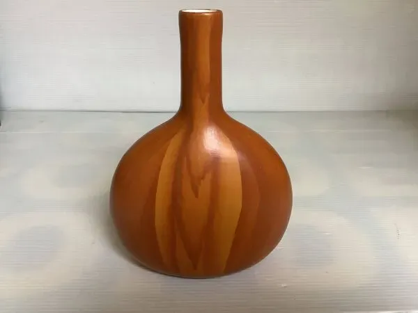 Illustration numéro 2 du produit Vase bouteille imitation bois
